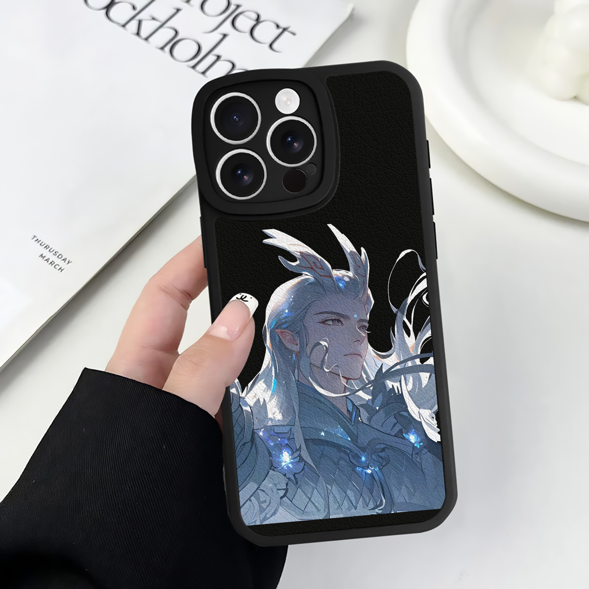 （画像用） Ne Zha 2 ナタ 魔童の大暴れ 【iPhone 16シリーズ対応】シリコンスマホケース（レザー調） 材質：シリコン